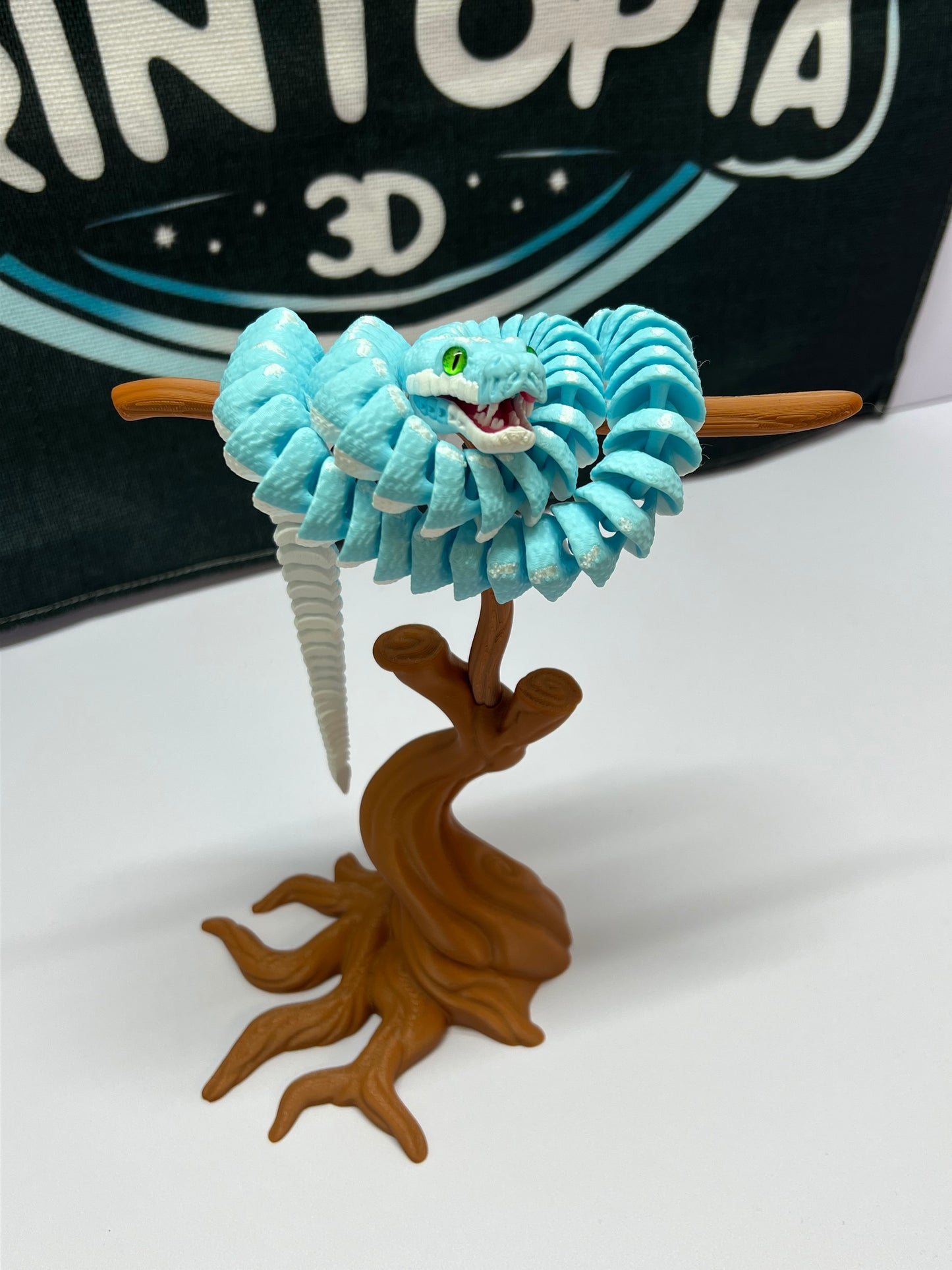 Green tree python W/Tree